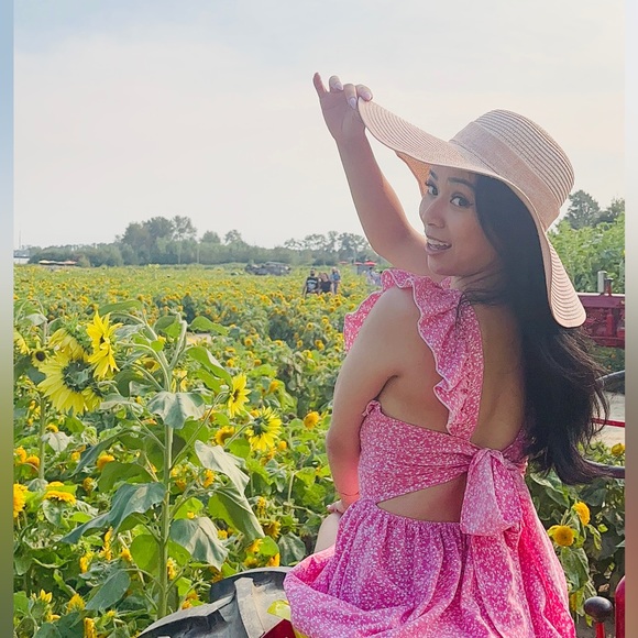 Meet your Posher, Cindy - Picture 2 of 2